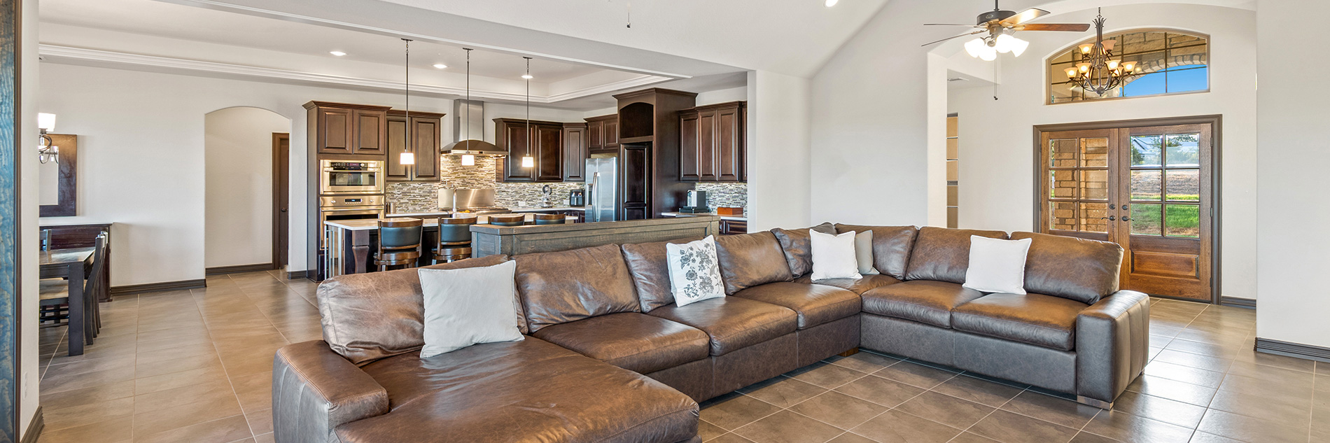 Fresh remodeled Living area | Euro Pros Inc.