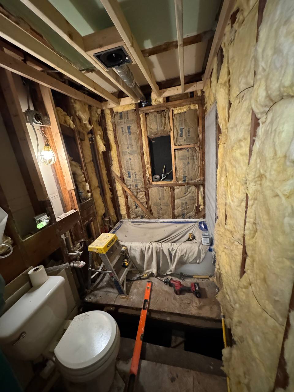 Bathroom before remodeling in Aurora IL