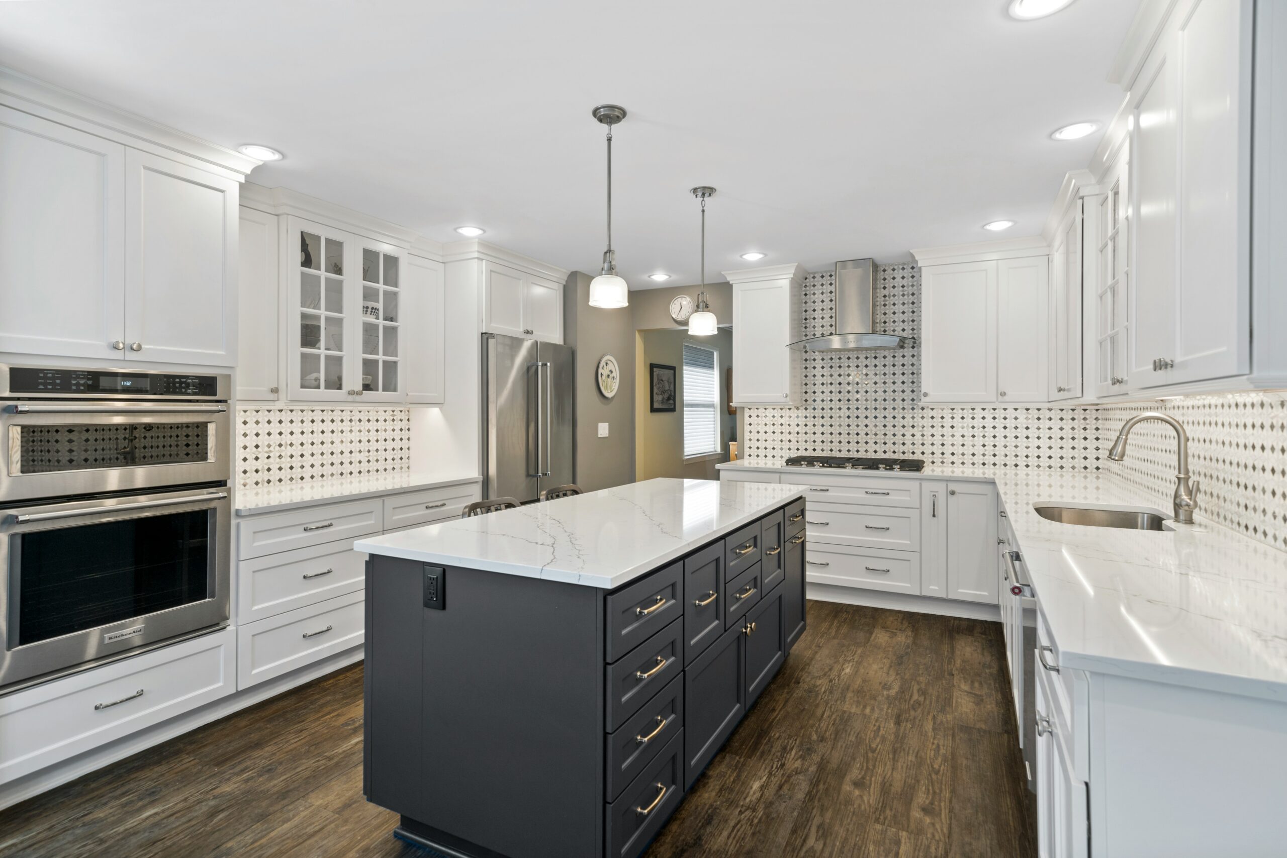 Mixed Kitchen Cabinet Finishes