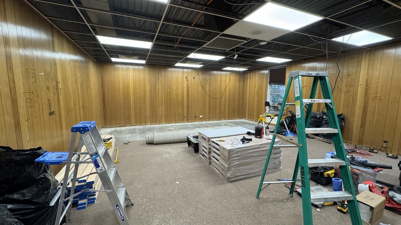 Meeting room before remodeling in Rockdale IL